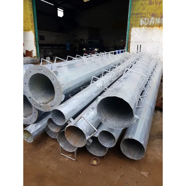 tiang lampu sorot higmast