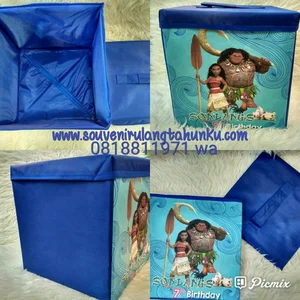 Toy boxes and Wrapping the Uk Theme 30x30 Moana