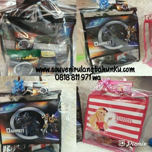 Souvenir Tas Mika Printing Tema Barbie dan Transformers dan Snack 4 Macam
