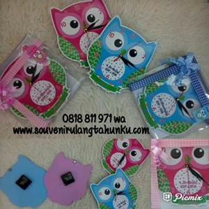 Souvenir Jam Dinding Owl dengan Nama Per Anak