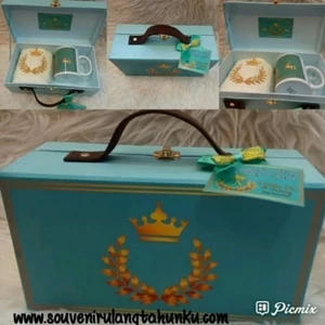 Souvenir Box koper .mug dan embroidery towel