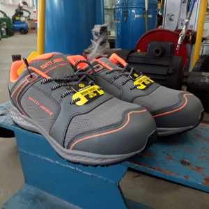Sepatu Safety Jogger Balto S1p Steel