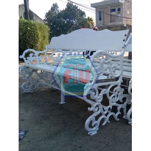 Kursi Taman Klasik Model Antik