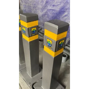 Bollard Trotoar Pedestrian Kotak Cast Iron
