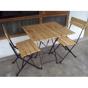 Kursi Antik Plat Besi dan Material Kayu