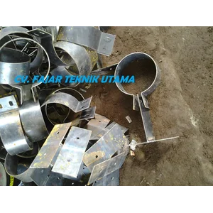 Gantungan Pipa Untuk Deck Drain Terbuat Dari Baja