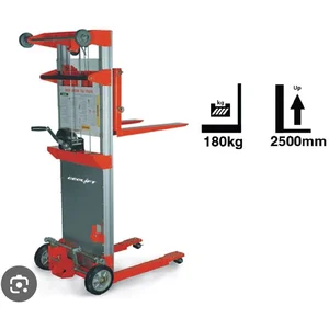 Alat angkat dengan garpu aluminium angkat ringan