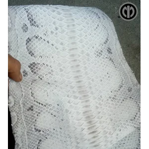 Bahan Kulit Ular Sanca Batu