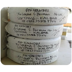 Packing karung barang Pak Yandri PT Agro By Run Logistics