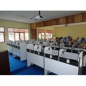 Meja Komputer Lab Bahasa