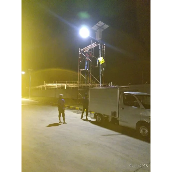 Paket Penerangan Jalan Umum Tenaga Surya Led 24V 60W