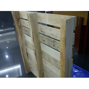 Palet Kayu Dan Peti Kayu