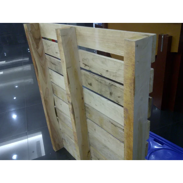 Palet Kayu Dan Peti Kayu