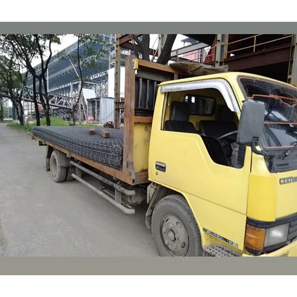 Colt Diesel - Muatan Wiremesh