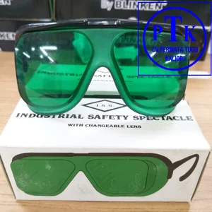 GLASSES OF FETYISS GLASSER ISS