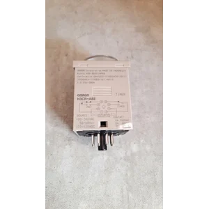 Timer Omron Type H3CR-A8E 8Pin 220VAC