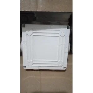 Junction Box Masko Uk. 105x105x58mm Putih