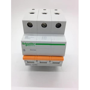 MCB / Miniature Circuit Breaker Domae 3P 40A 4.5KA Schneider