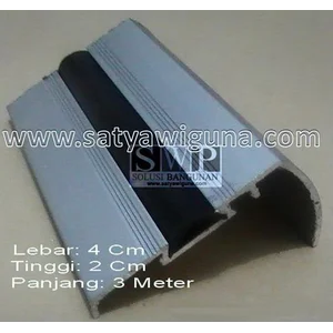 Step Nosing Karet Tangga Snal 1