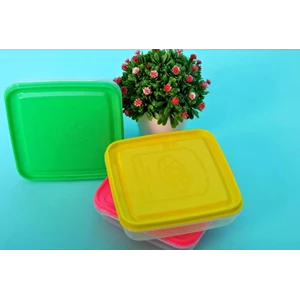 Kotak Makan Plastik Tipe Persegi