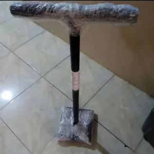 Pemadat Tanah Manual