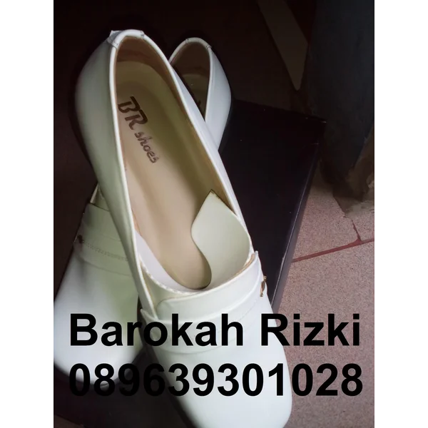 Sepatu Perawat Wanita