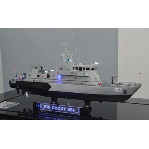 Miniatur Kapal Perang