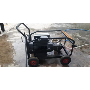 The Hydrotest 350 bar pump was created in the Leuco S.p.A