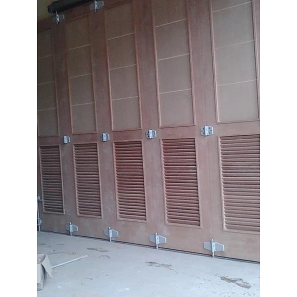 contoh pemasangan pintu garasi By Sejati Interior
