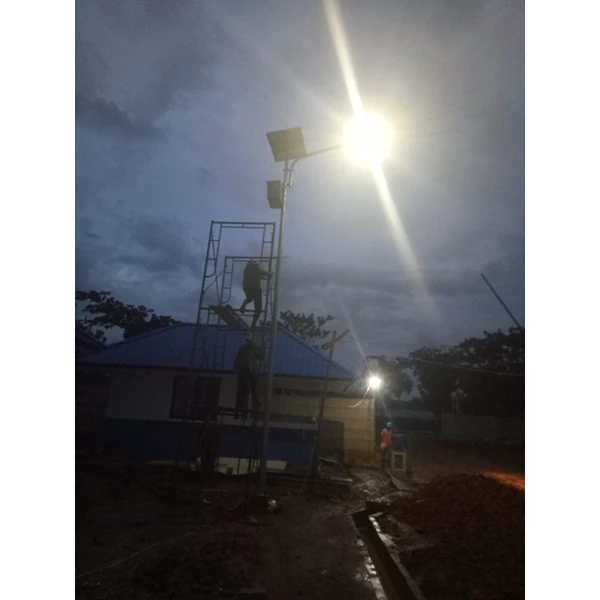 Lampu Jalan Pju Tenaga Surya Sinarmax 40 Watt Two In One