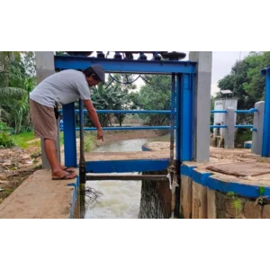 Pintu Air Gear Box Tunggal Atau Ganda