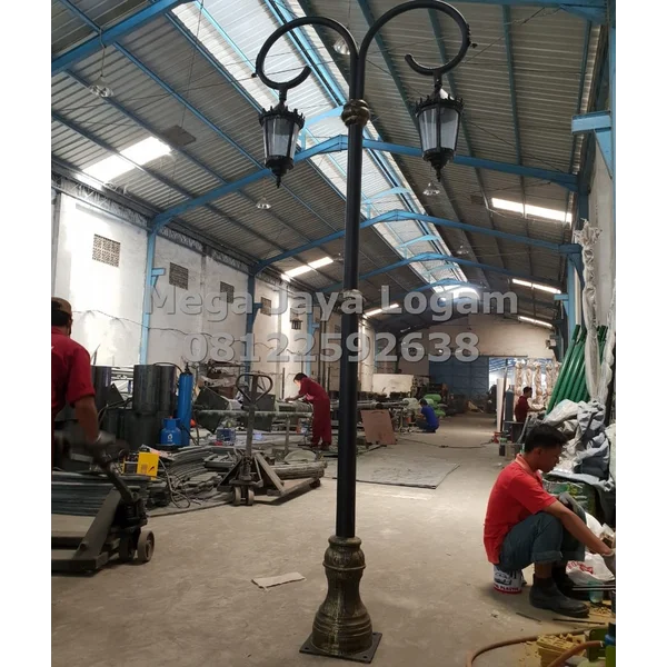 Tiang Lampu Antik Bahan Besi