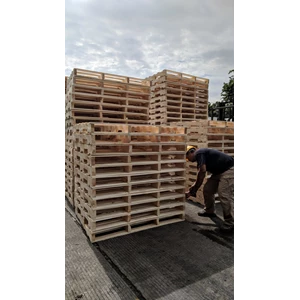 Wooden Pallet Cargo Packaging Square