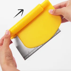 Pisau Dapur (Pisau Plastik Pemotong Adonan) / Dough Scraper Cutter