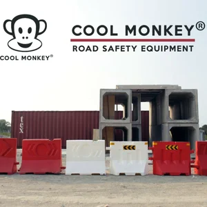 Road Barrier Cool Monkey/Pagar Pembatas Jalan
