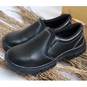 Sepatu Safety Footfu Low Slip On FF004