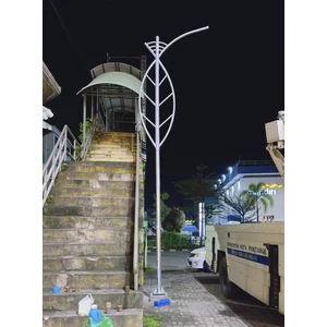 Tiang PJU Oktagonal 7 Meter Model Daun 1 Lengan Galvanized