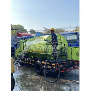 Karoseri truk tangki air mobil air siram jalan kapasitas 5000 liter