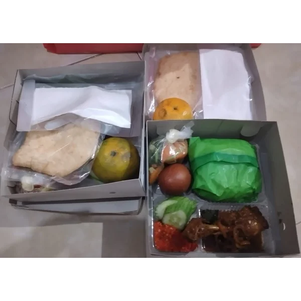 Paket Nasi Box Dengan Buah dan Kerupuk