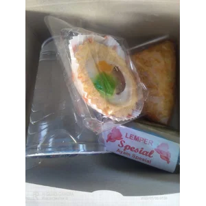 Snack box isi 3 dan air mineral