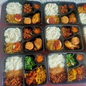 Snack  NASI BOX PAKET 20RB / Nasi + 1 Telor + 1 Sayur + Sambal