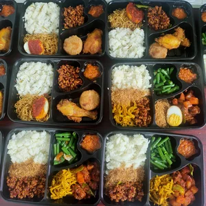 Snack  NASI BOX PAKET 22RB /Nasi + 1 Telor + 1 Sayur + 1 Dish + Sambal