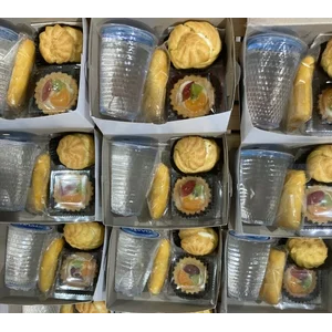Snack Box Kue 3 Macam dan Air Mineral Gelas