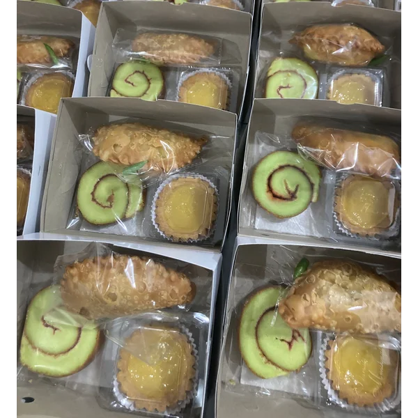 Paket Snack Box Kue 3 Macam