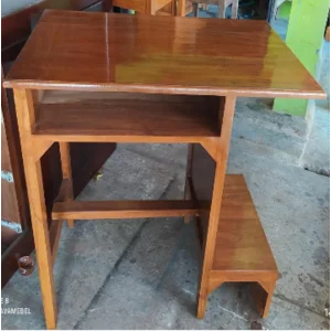  Meja Komputer Kayu atau Meja Lainnya