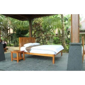 Tempat Tidur Luar Ruang