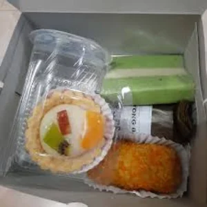 Snack Box Empat Macam Kue
