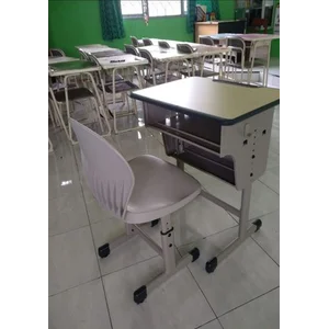Satu Set Meja dan Kursi Sekolah