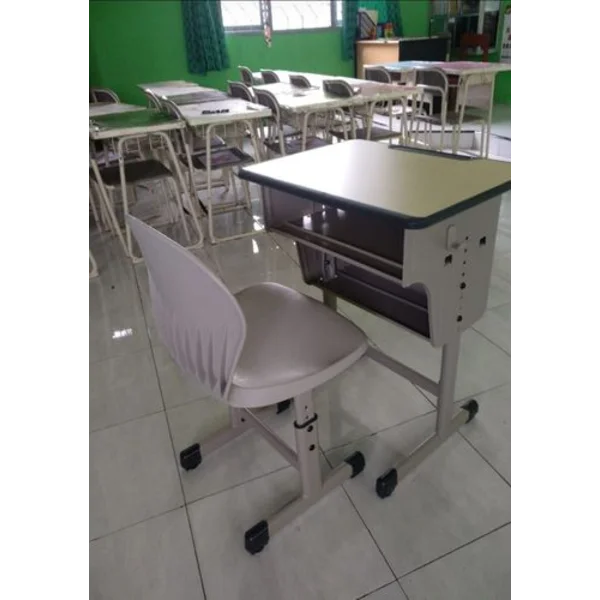 Satu Set Meja dan Kursi Sekolah
