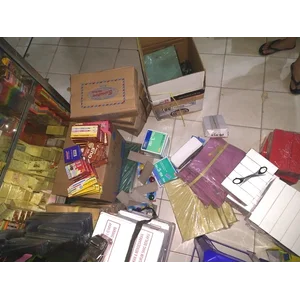 Alat Tulis dan Kelengkapan Kantor 